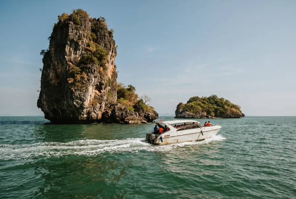 Speedboat in front of James Bond Island and its rock tower, visualization