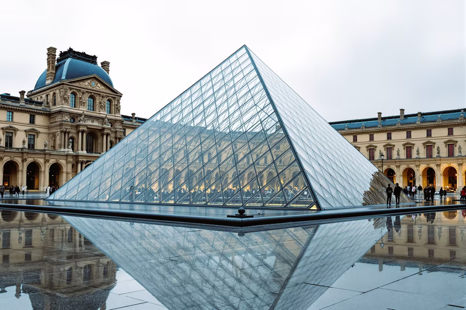 Louvre piramidi, Paris