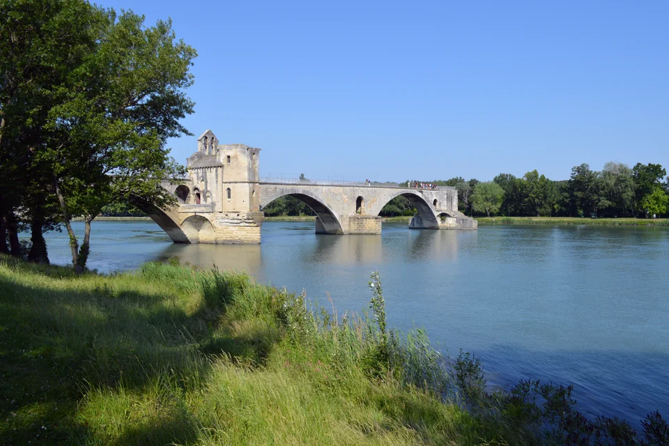 The stone-arched Saint-Bénézet Bridge seen from the Rhône bank, Avignon