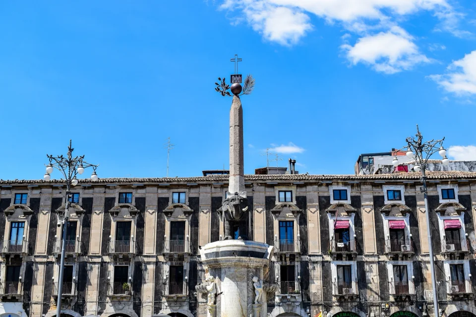 The Elephant Fountain and the stone-fronted buildings behind it in Catania