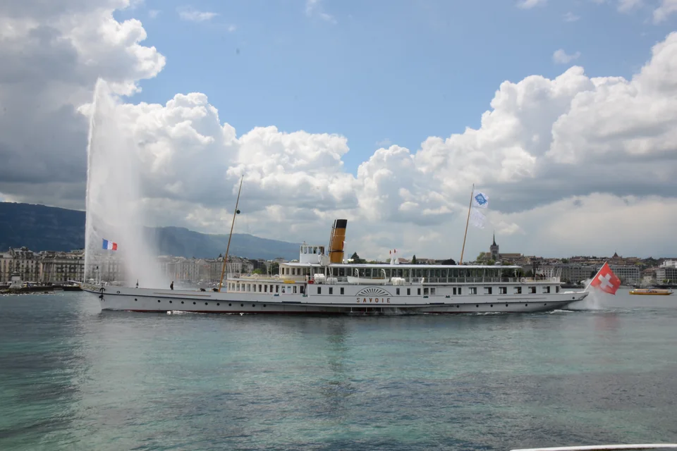 A historic paddle steamer and the Jet d'Eau fountain on Lake Geneva