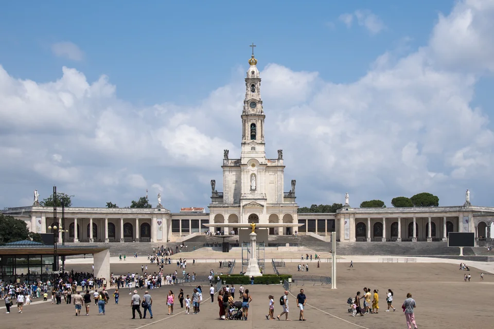 The Basilica of Our Lady of the Rosary, its tall tower and the wide pilgrimage square in Fátima