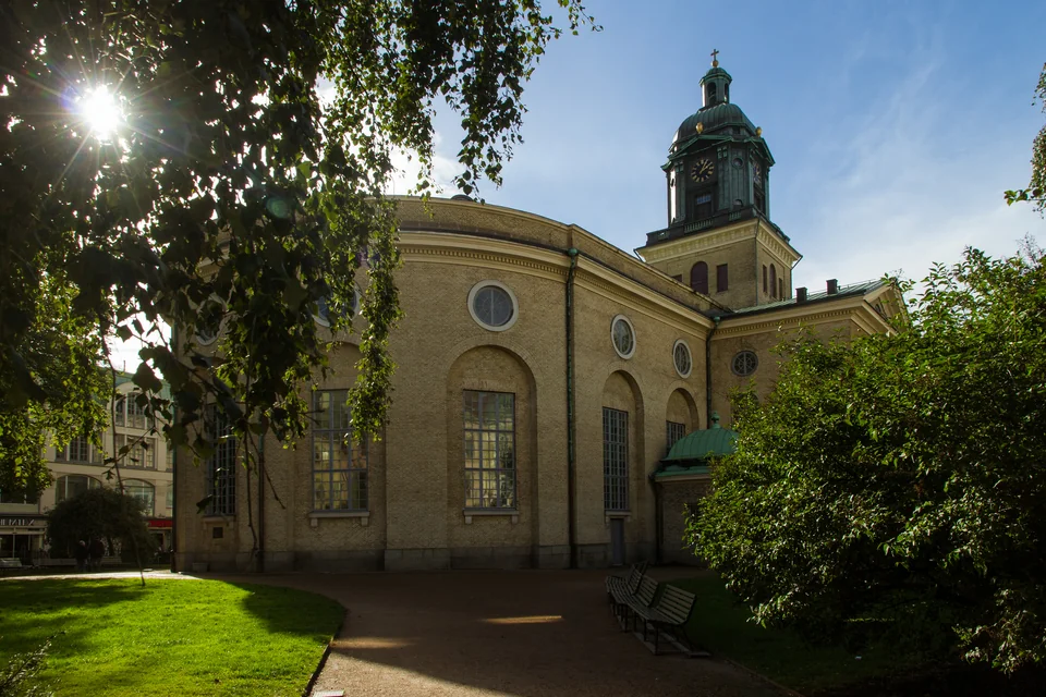 The yellow-fronted Gothenburg Cathedral and its clock tower