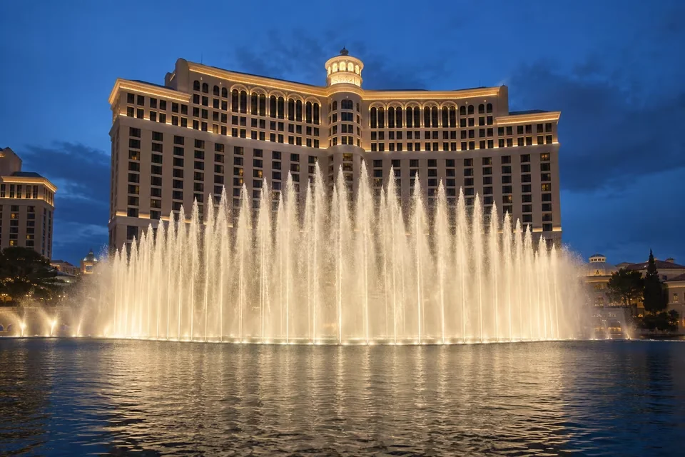 The fountain lake and neon facades of the Strip in Las Vegas