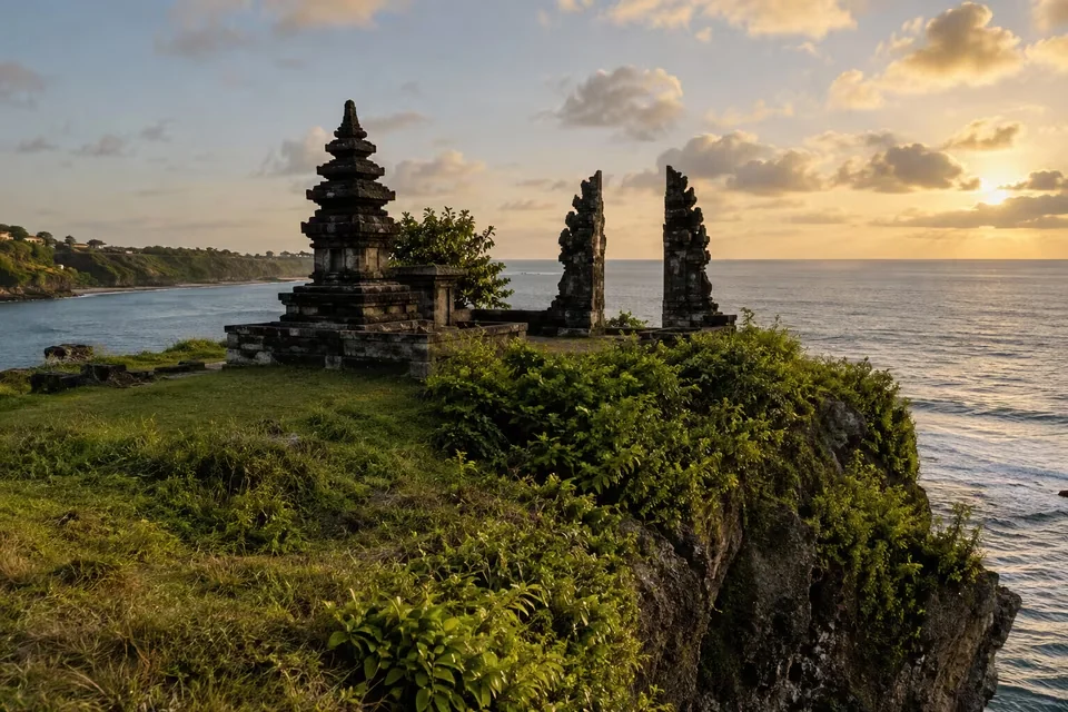 Pura Geger temple and the rocky shore at Nusa Dua