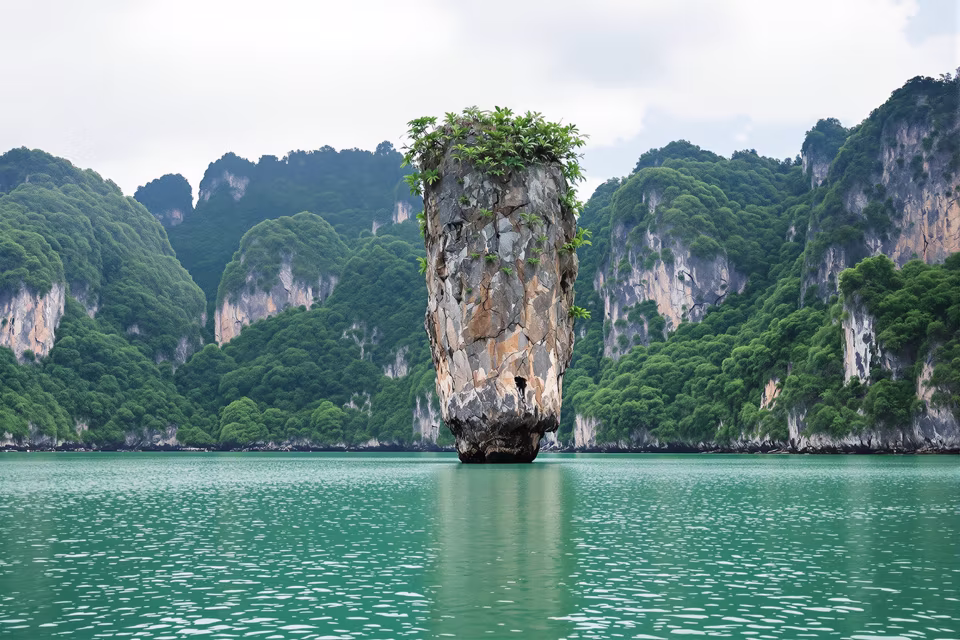 Ko Tapu (James Bond Adası), Phang Nga Körfezi