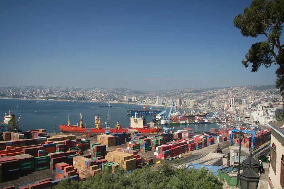 The port, ships and the city curving around the bay at Valparaíso
