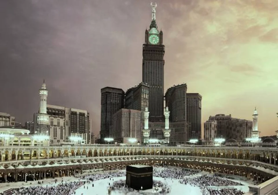 A photograph of Fairmont Makkah Clock Royal Tower