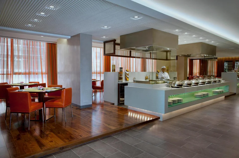 Centro Al Manhal by Rotana