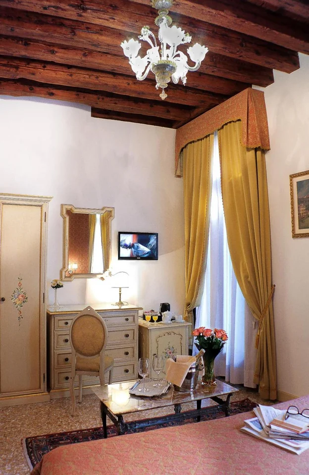 Apostoli Palace
