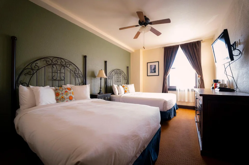 The Holland Hotel