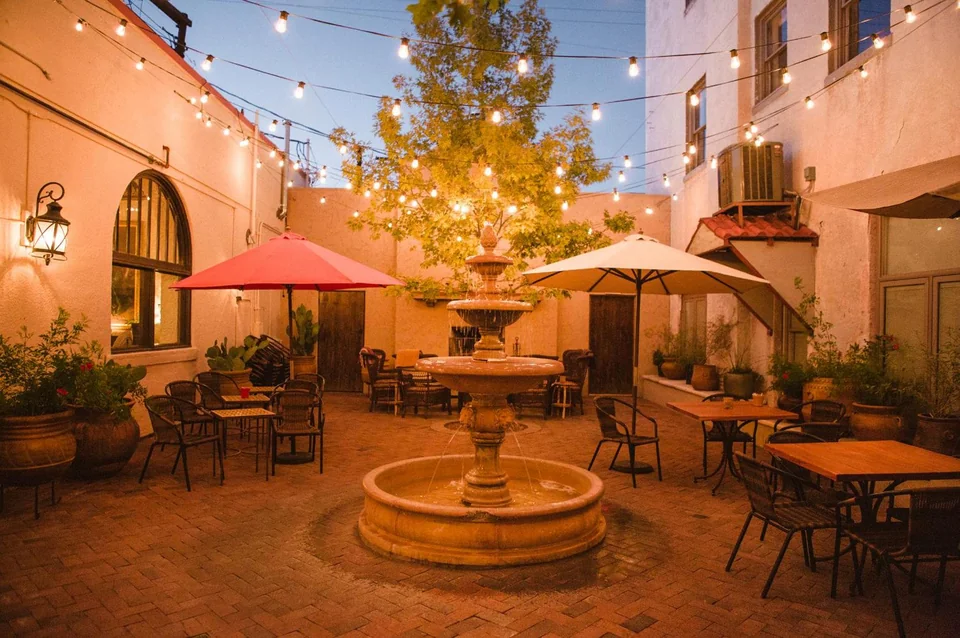 The Holland Hotel