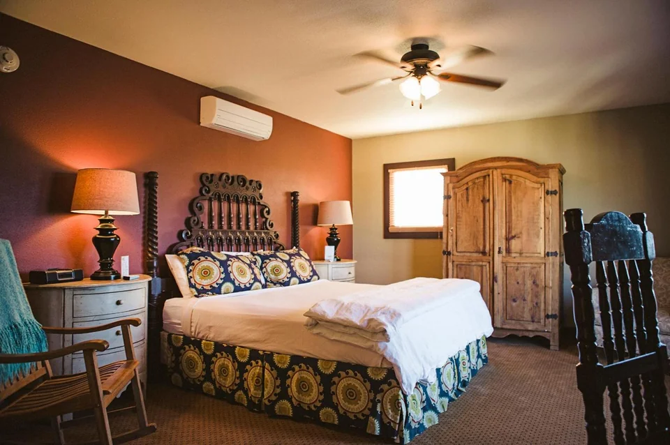 The Holland Hotel
