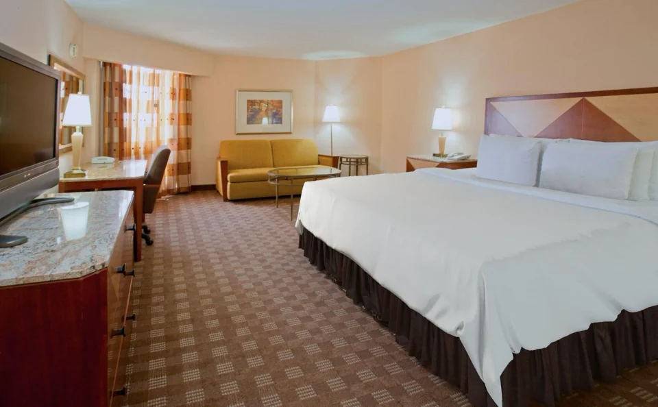 Crowne Plaza River Oaks