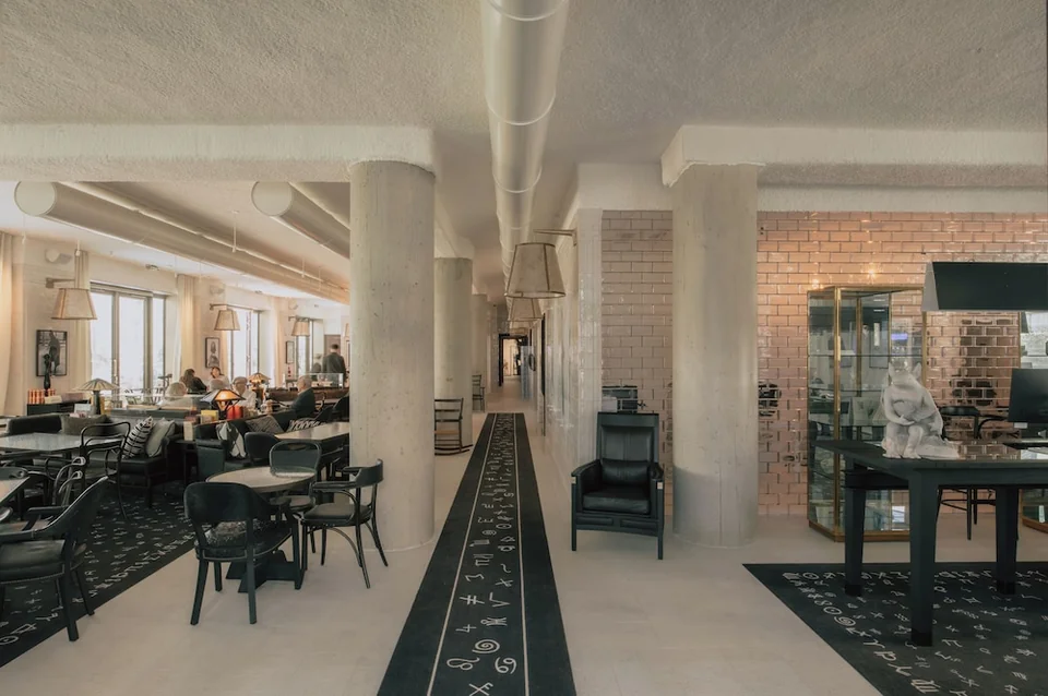Maison Heler Metz, Curio Collection by Hilton