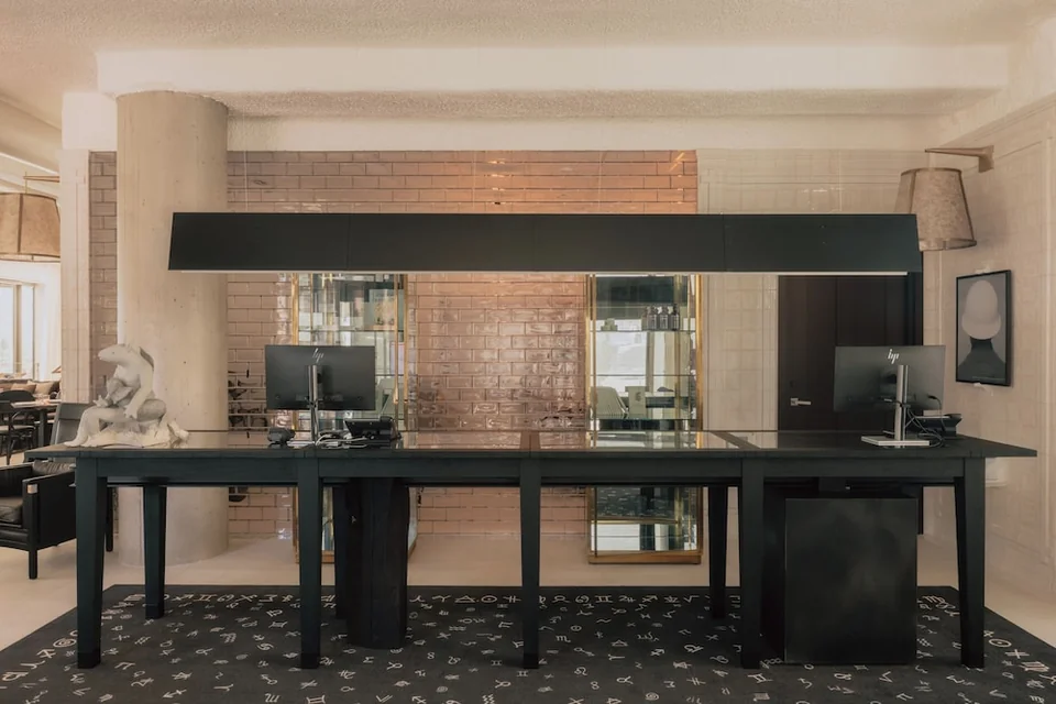 Maison Heler Metz, Curio Collection by Hilton
