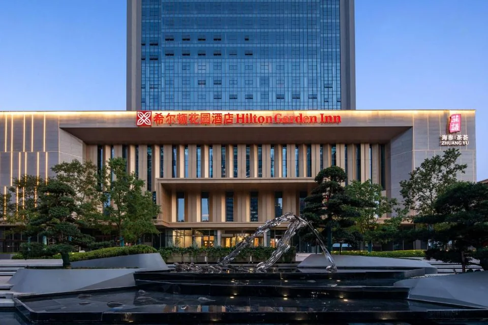 A photograph of Hilton Garden Inn Luoyang Kaiyuan Avenue