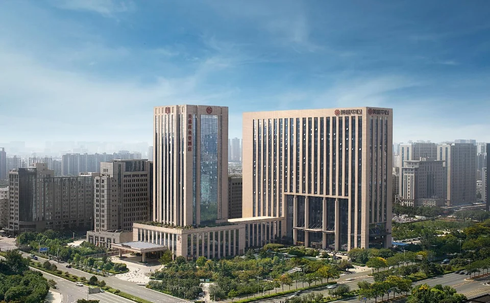 A photograph of Sheraton Grand Zhengzhou Hotel