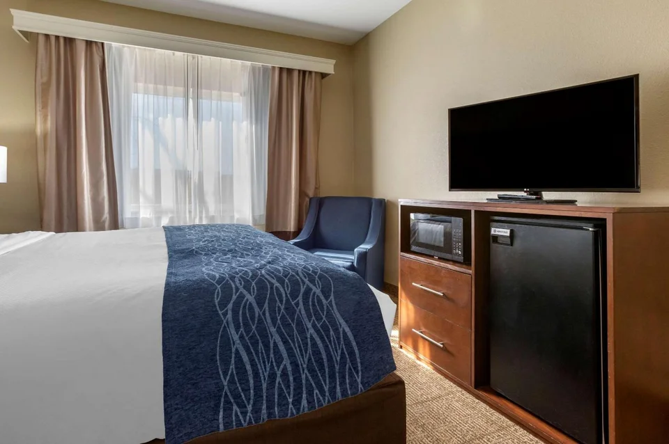 Comfort Inn & Suites Alameda At Albuquerque Balloon Fiesta Park