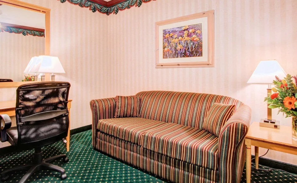 Clarion Suites Downtown