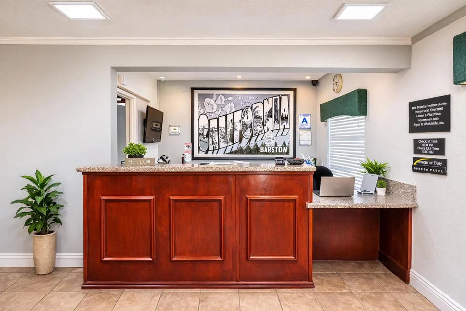 Super 8 by Wyndham Barstow