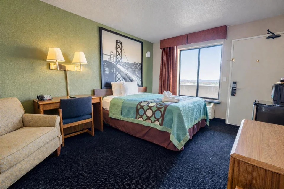 Super 8 by Wyndham Barstow
