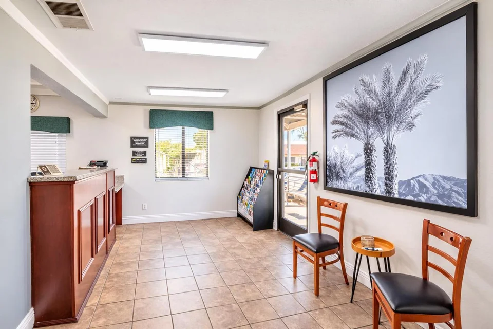 Super 8 by Wyndham Barstow