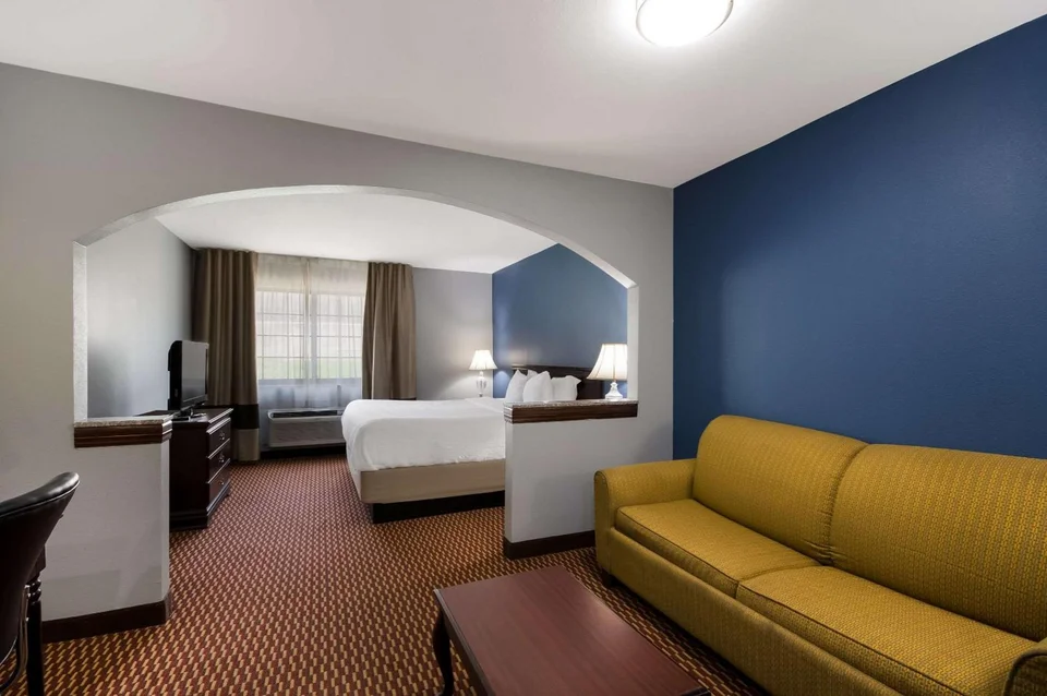 Quality Inn & Suites Oklahoma City North