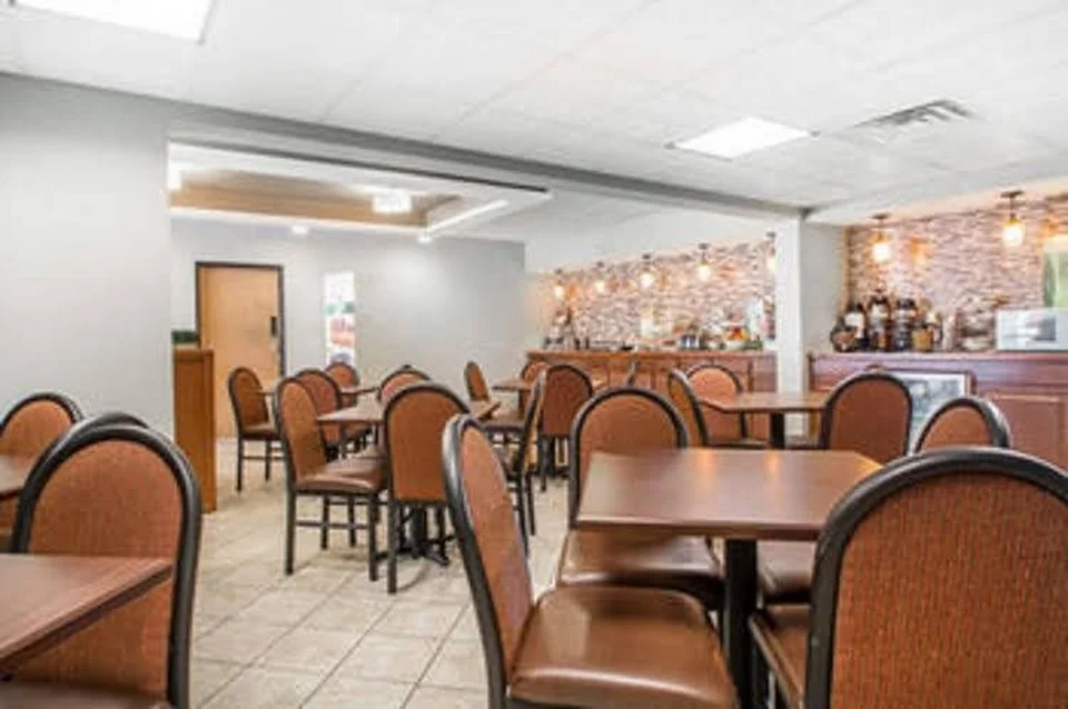 Quality Inn US65 & E Battlefield Rd Springfield