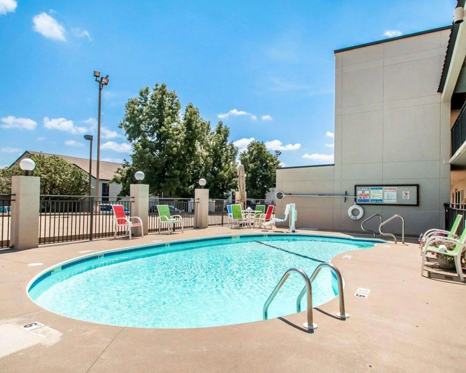 Quality Inn US65 & E Battlefield Rd Springfield