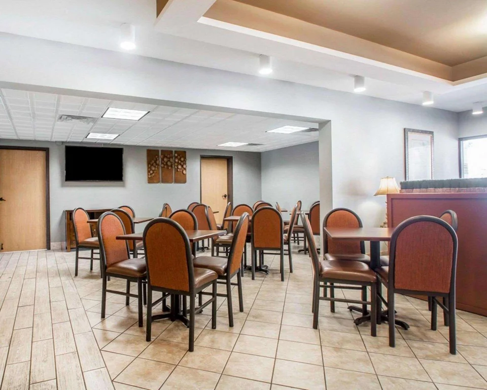 Quality Inn US65 & E Battlefield Rd Springfield