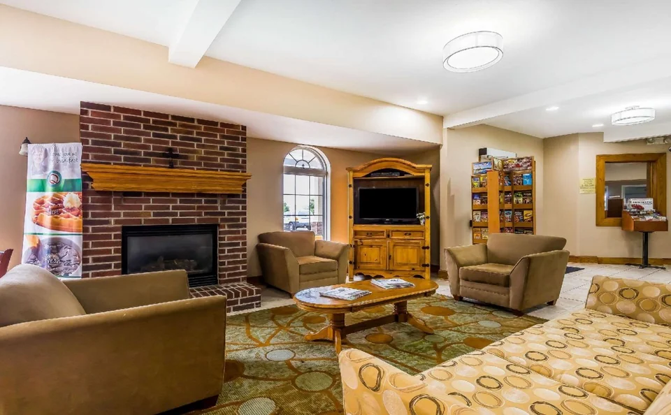 Quality Inn & Suites Chesterfield Village