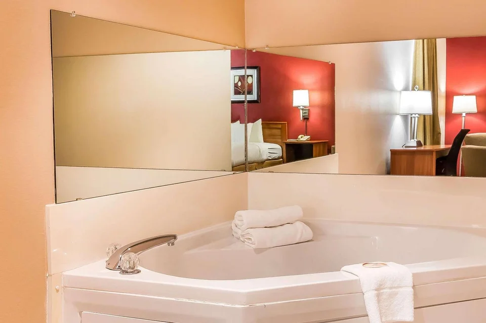 Quality Inn & Suites Chesterfield Village