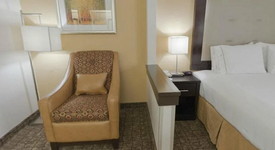 Comfort Inn & Suites Saint Louis Lafayette Square
