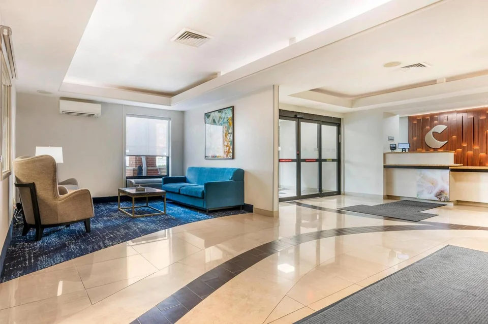 Comfort Inn & Suites Saint Louis Lafayette Square