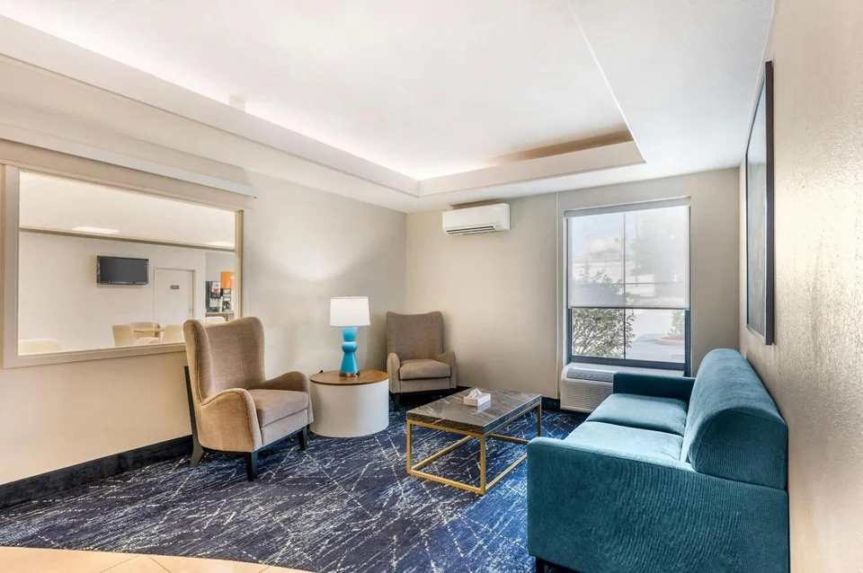 Comfort Inn & Suites Saint Louis Lafayette Square