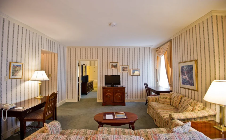 Yorktowne Hotel, Tapestry Collection by Hilton