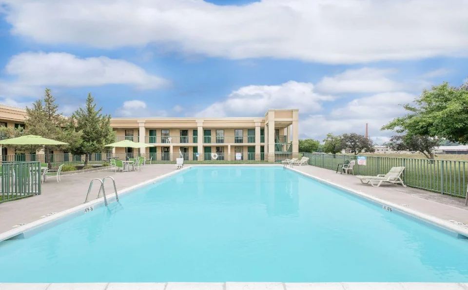 Days Inn & Suites by Wyndham York
