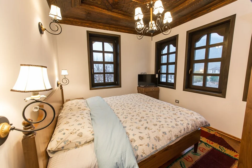 A photograph of Hotel Onufri