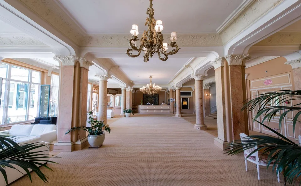 A photograph of Hôtel Eden Palace au Lac