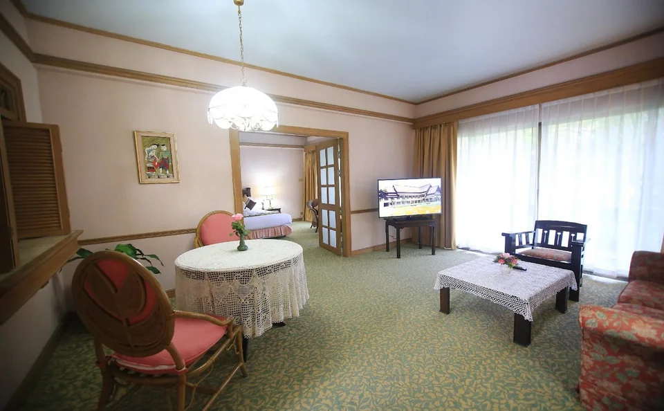 Kahavadi Chiang Rai, Curio Collection by Hilton