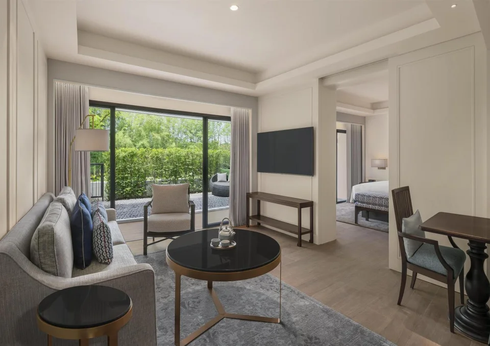 Kahavadi Chiang Rai, Curio Collection by Hilton