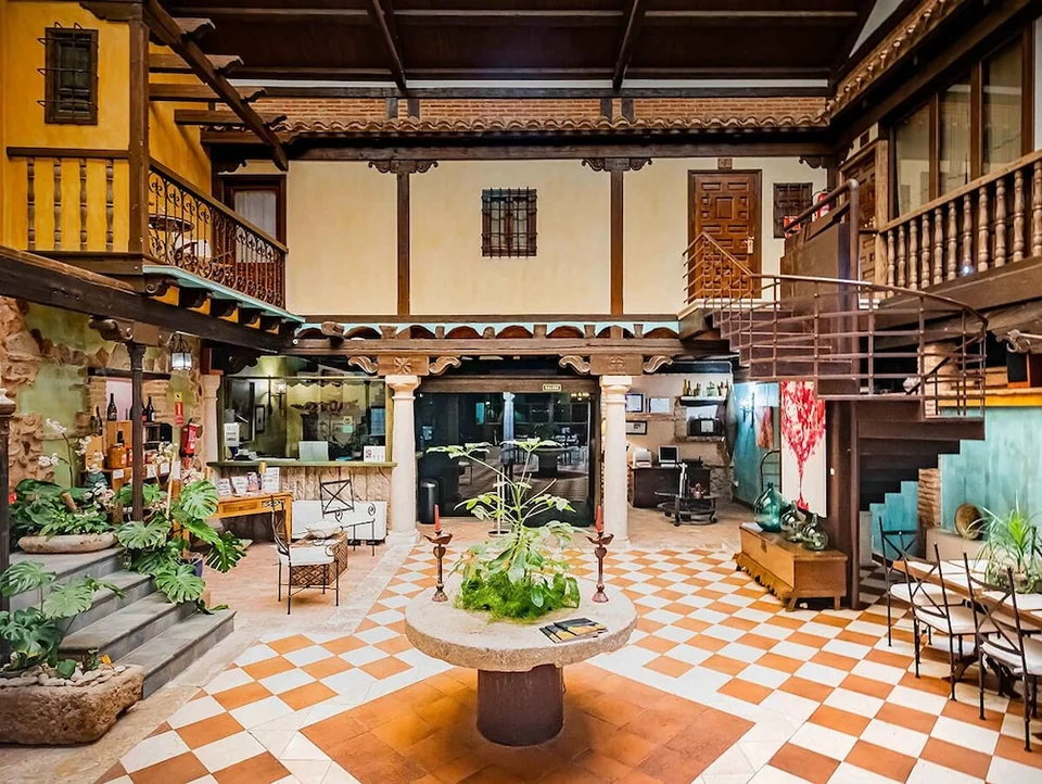 A photograph of La Casa del Rector