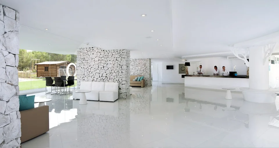 FERGUS Style Cala Blanca Suites