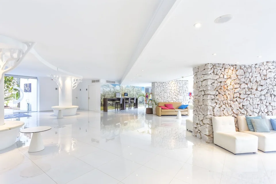 FERGUS Style Cala Blanca Suites