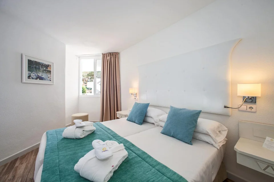 FERGUS Style Cala Blanca Suites