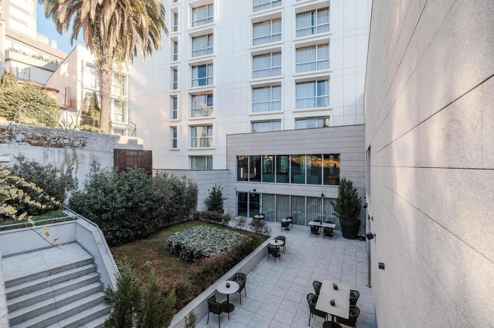 Cenica Porto Hotel, Curio Collection by Hilton