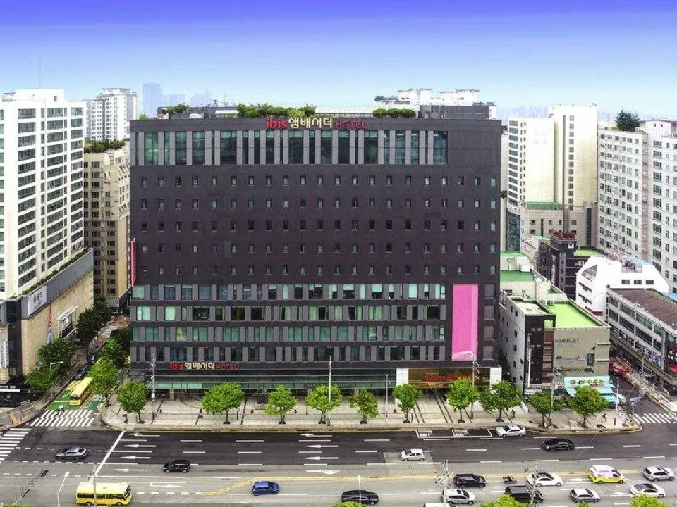 A photograph of ibis Ambassador Suwon Hotel