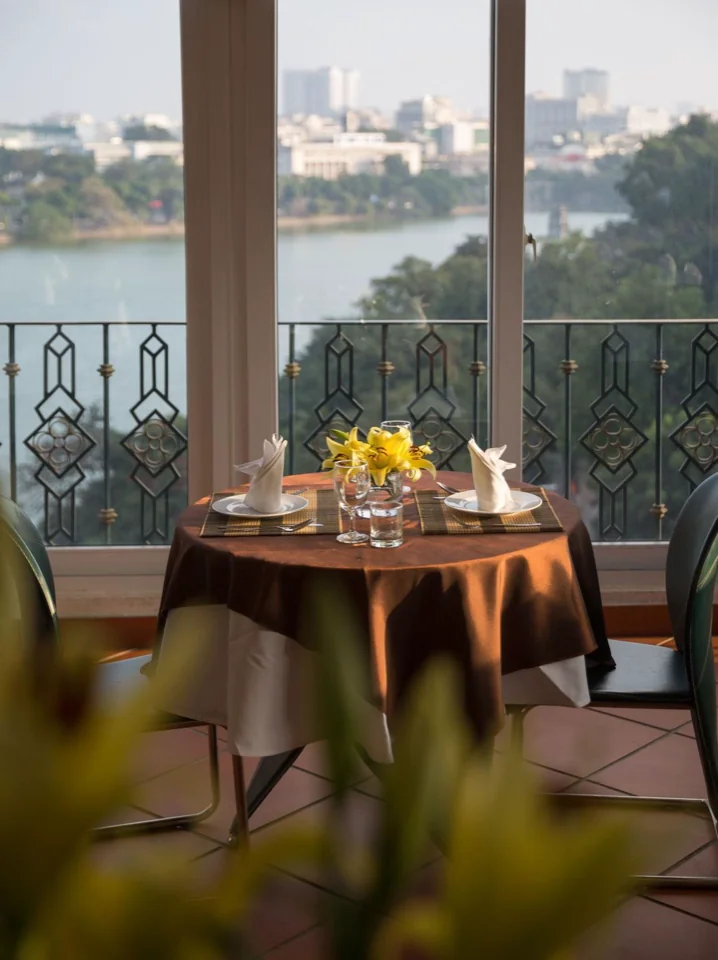 Lakeside Palace Hotel