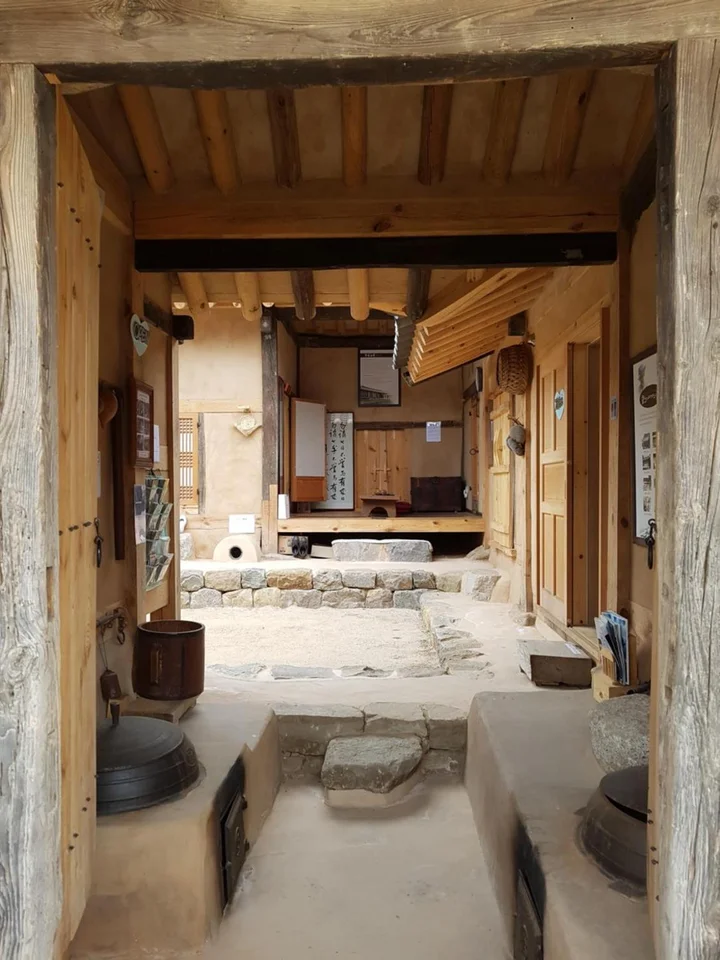 Jukheon Traditional House